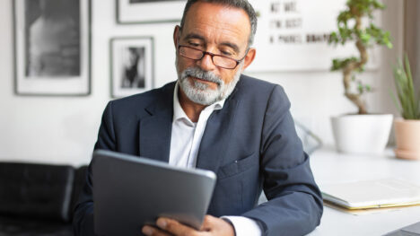 Navigating FINTRAC Regulations With Intelligent Verification